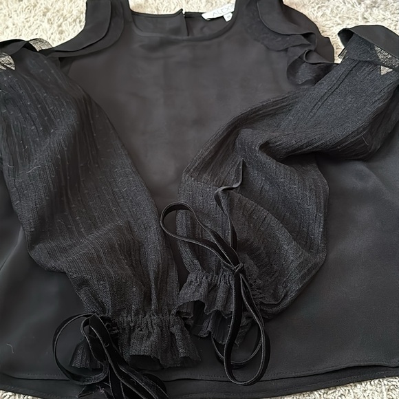 Alexis Tops Alexis Fernand Ruffle Trim Cold Shoulder Top - Picture 6 of 9